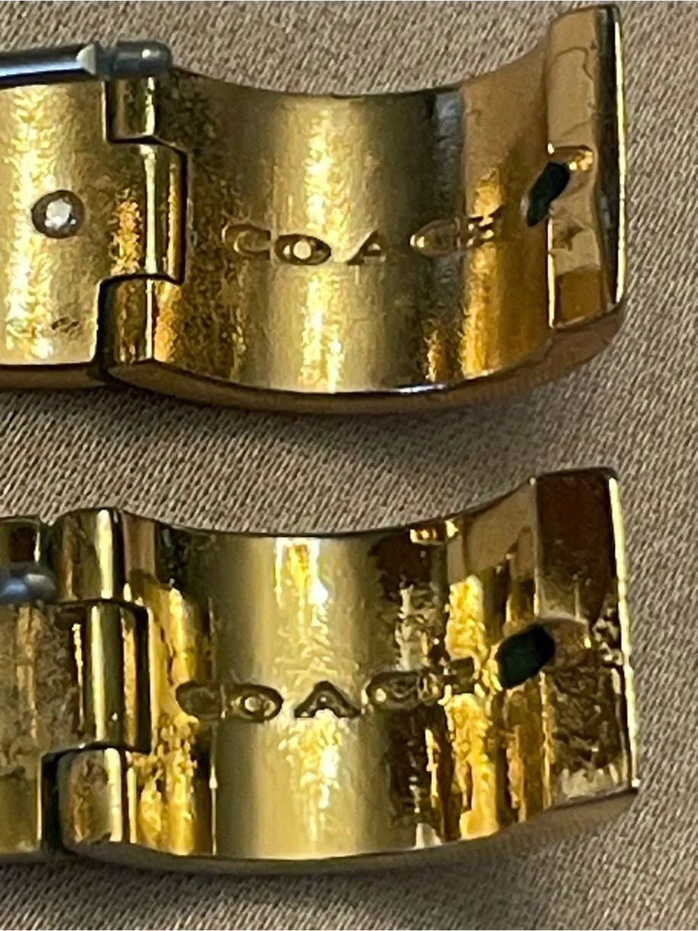 Coach – Enamel Horse & Carriage Huggie Hoop Earrings – White/Gold - Picture 4 of 4